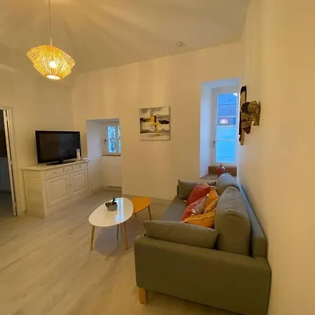 Appartement Cosy Avec Vue Sur Le Chateau Chinon Esterno foto