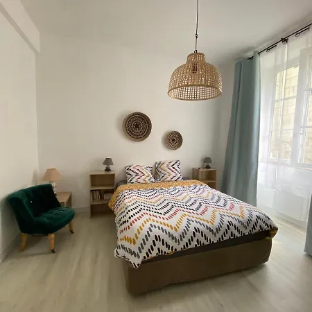 Appartement Cosy Avec Vue Sur Le Chateau Chinon Esterno foto