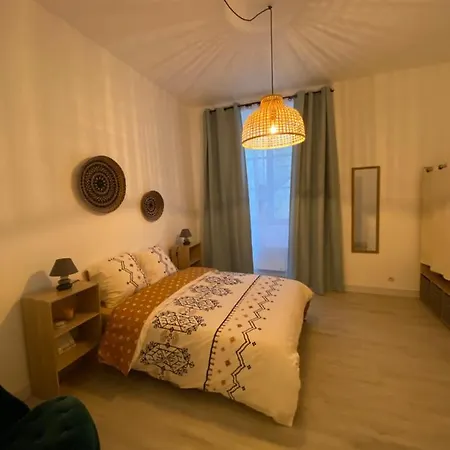 Appartement Cosy Avec Vue Sur Le Chateau Chinon Esterno foto